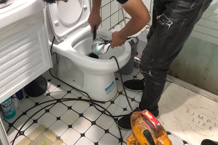 沙田镇马桶堵塞自己疏通还是找师傅？专业上门服务让你省时更省心